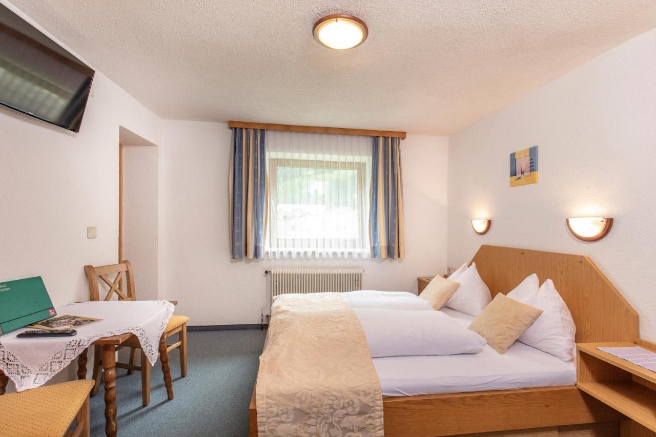 Haus Hugo Hotel Сьолден Екстериор снимка